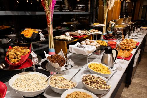 Comida en o cerca de este hotel