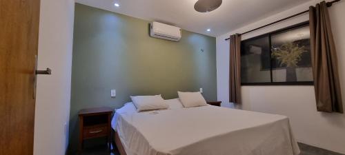 Uma cama ou camas num quarto em Aldeias Guajiru Apart