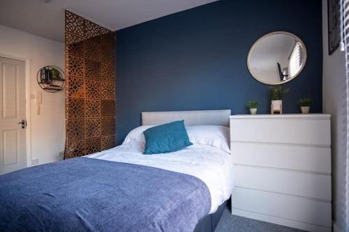 Postel nebo postele na pokoji v ubytování Cosy 1 Bed Apartment in the heart of Norwich