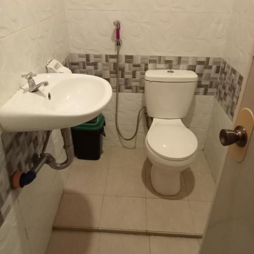 a bathroom with a toilet and a sink at JANHOUR PLACE in San Vicente