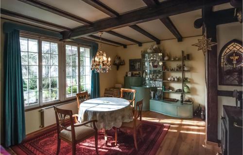 Χώρος καθιστικού στο Awesome Home In Knoeringue With Sauna