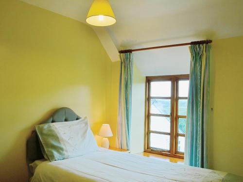 a bedroom with a bed and a window at River Wye View Cottage in Symonds Yat