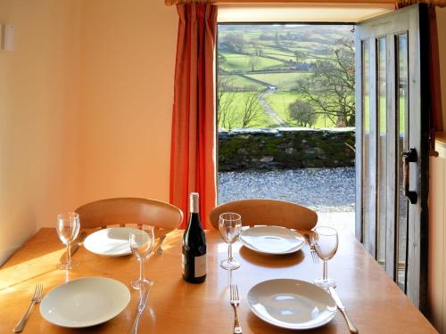 a table with glasses and a bottle of wine on it at 3 Benar in Penmachno