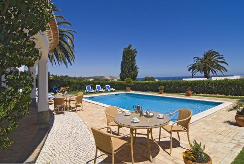 Villa Camena, private pool, sea view, residential area outside of the village Praia da Luz