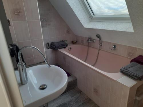 Ένα μπάνιο στο Ferienwohnung Stuppi