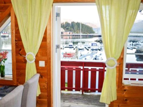 Billede fra billedgalleriet på 4 person holiday home in MÅLØY-By Traum i Måløy