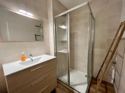 Kúpeľňa v ubytovaní Appartement rue Condorcet parking privé- DABNB