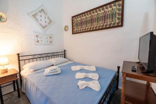 מיטה או מיטות בחדר ב-Ftieni Traditional House