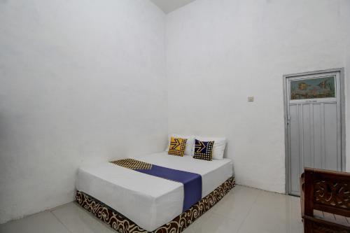 Krevet ili kreveti u jedinici u objektu Super OYO 92118 Alif House Syariah 2