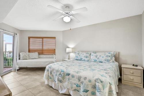 Posteľ alebo postele v izbe v ubytovaní Beach Cottage 1404