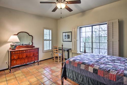 um quarto com uma cama, uma cómoda e uma janela em Pet-Friendly Tucson House with Private Pool! em Tucson