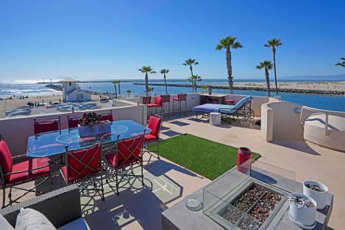Luxury Oxnard Getaway - Steps to the Ocean!
