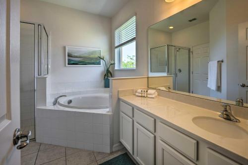 Resort Perks & Gas Grill: Spacious Davenport Haven photo 4