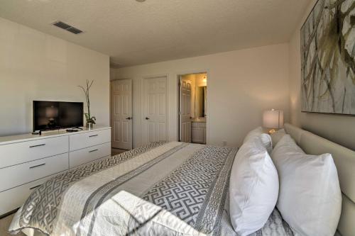 Resort Perks & Gas Grill: Spacious Davenport Haven photo 25