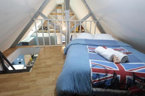 Postel nebo postele na pokoji v ubytování Le Duplex Central - Hyper Centre - Arras