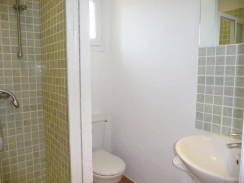 a bathroom with a toilet and a sink at La bastide neuve - le cabanon in La Môle
