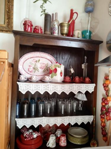 a shelf with a plate and dishes on it at Alexadras Guesthouse in Ampelochórion