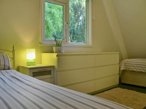 a bedroom with a bed and a window at Hives - W43108 in Bradworthy