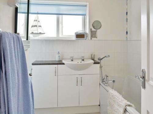 a bathroom with a sink and a bath tub at Roanne - E5348a in Belton