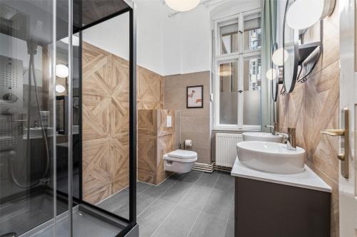 a bathroom with a toilet and a sink and a shower at Holiday 33 Apartment K next to Alexanderplatz in Berlin