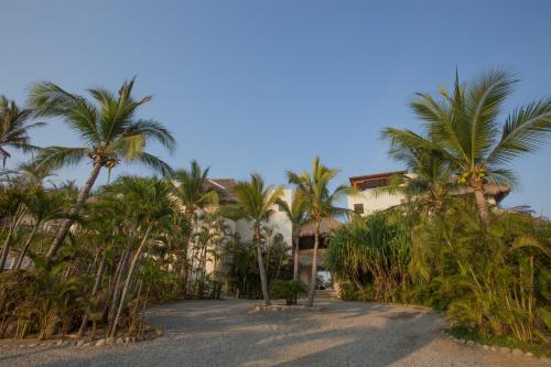 Gambar di galeri bagi Residences at Las Palmas di Zihuatanejo