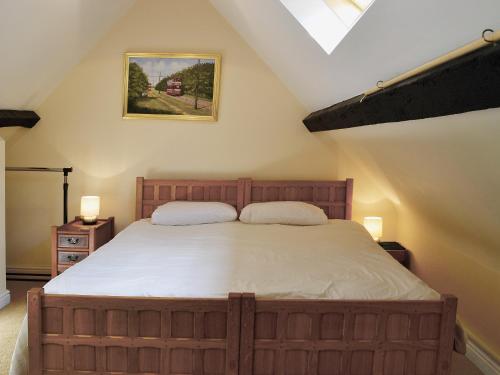a bedroom with a large bed in a attic at Porters Lodge in Glyn-Dyfrdwy