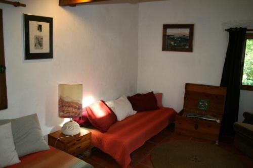 a living room with a couch and a lamp at Le gite panda saint-maymes in Trigance