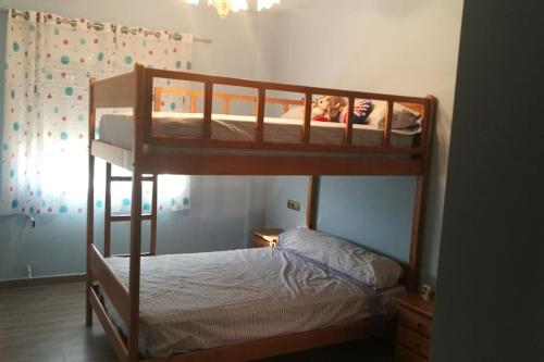 a bedroom with two bunk beds in a room at Casa de campo muy grande, con piscina y pistas in Fortuna
