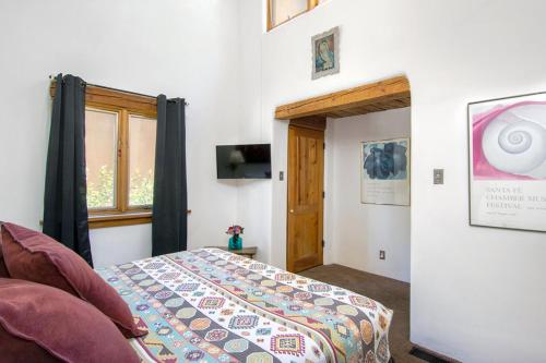 a bedroom with a bed and a window at Las Brisas de Santa fe in Santa Fe