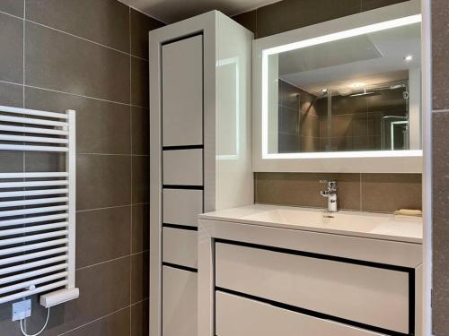 Kúpeľňa v ubytovaní 17 - Appartement neuf, parking terrasse et jolie vue