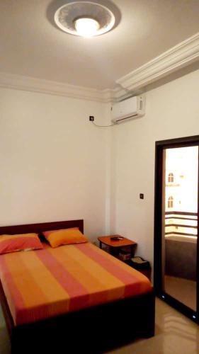 a bedroom with a bed and a ceiling at Résidence Vauvert in Saint-Louis