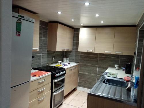Kuchyň nebo kuchyňský kout v ubytování East Belfast rooms available long or short term accommodation
