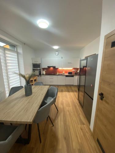 Apartman Black OAK