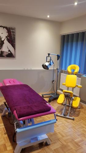 a hospital room with a bed and two chairs at BIAŁY PUCH in Zakopane