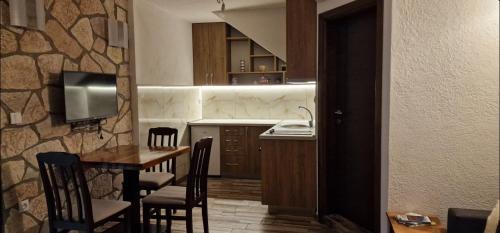 Dapur atau dapur kecil di Apartments Shine
