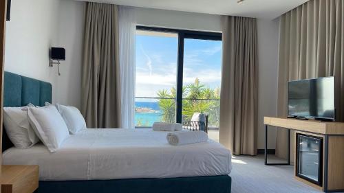 Ένα ή περισσότερα κρεβάτια σε δωμάτιο στο Manta Hotel