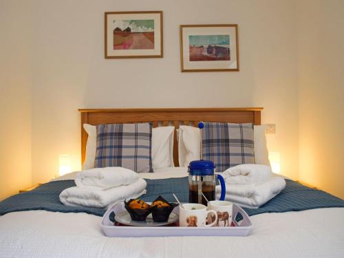 A bed or beds in a room at Turnstone Malthouse