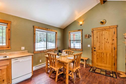 Gambar di galeri bagi Hungry Horse Cabin 11 Mi to Glacier National Park di Hungry Horse