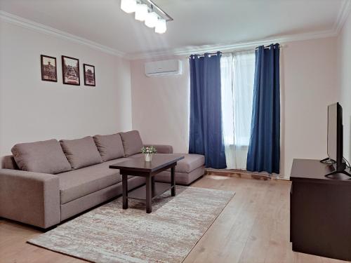 Renovated 1 bedroom with King size bed in Kentron