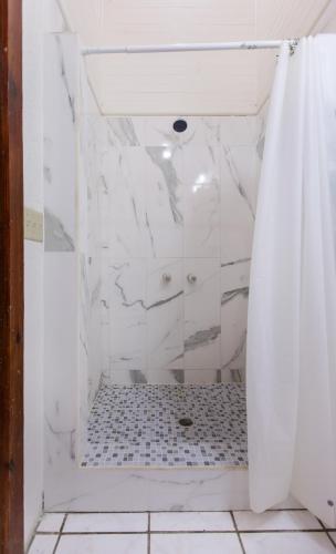 Un baño de Sea Eye Hotel - Sunset Building
