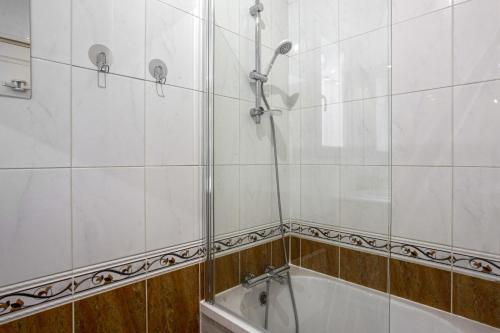 Ένα μπάνιο στο Appartement des 3 Couronnes - Welkeys