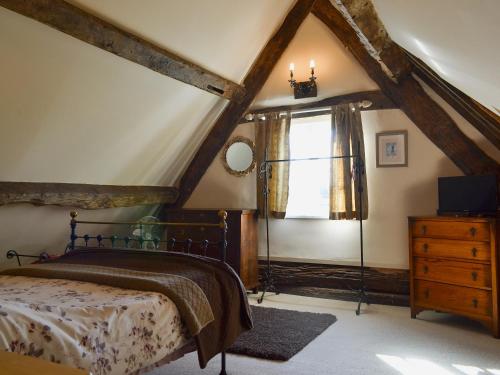 a bedroom with a bed and a window at Lees Farm Apartment in Walcot