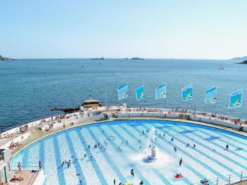 a swimming pool on a cruise ship in the ocean at Wadadli Lodge in Wrangaton