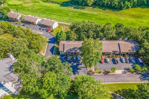 an overhead view of a parking lot at a resort at Relaxation Pointe in Branson