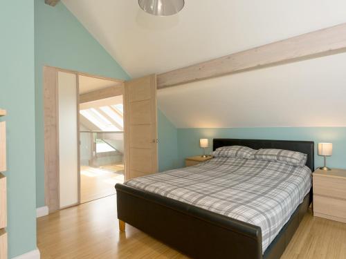 a bedroom with a bed with a checkered blanket at Silver Dawn in Horning