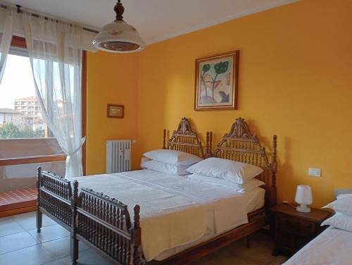 a bedroom with a large bed and a window at Appartamento Aurora in Verbania