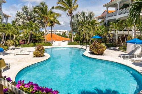 Shore to Please - Large Studio Steps from Pool photo 3