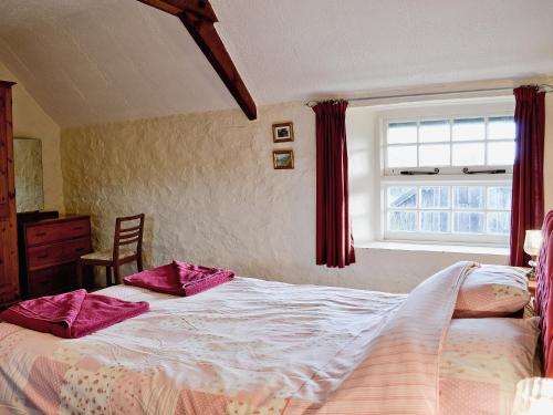 En eller flere senger på et rom på Cider Cottage - E5576