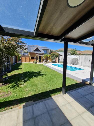 a view of a backyard with a swimming pool at Olivo Apartment in Esquel