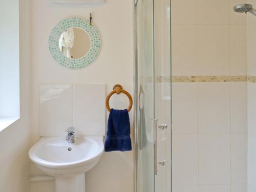 a bathroom with a toilet and a sink and a shower at Poplar Bungalow in Lyng
